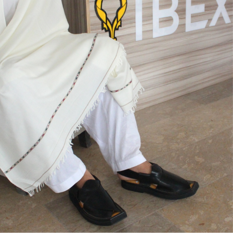 96 Pashmina   Swati Shawl Off-white  Color