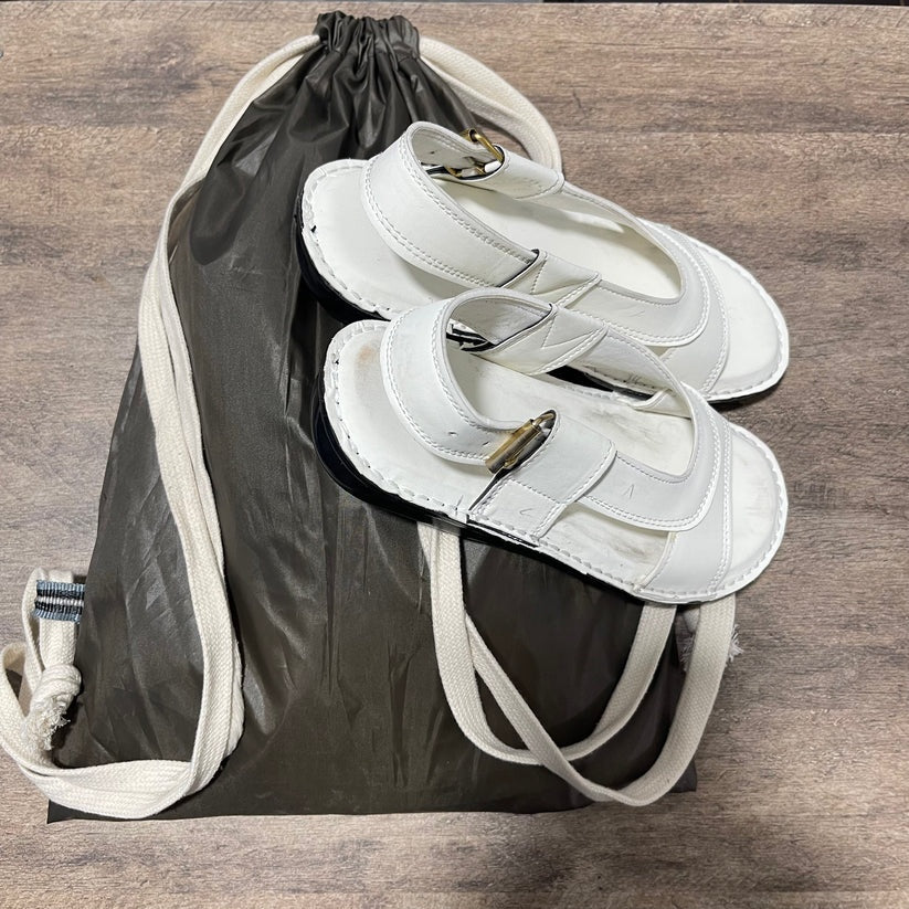 Top-Selling Hajj & Umrah Combo – Premium Slippers + Drawstring Bag